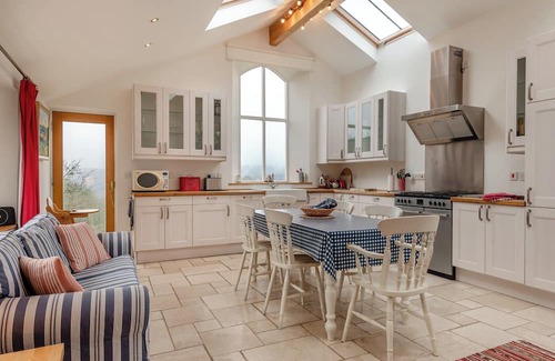 Lydney Cabaña | 3 bedroom accommodation in Hewelsfield, near Lydney