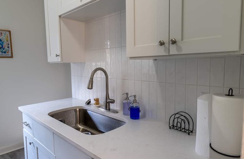 Midtown Cabaña | Bluff City Luxe-Cottage, Charming 2-Bedroom Cottage, Newly Renovated