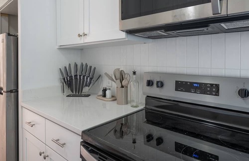 Midtown Cabaña | Bluff City Luxe-Cottage, Charming 2-Bedroom Cottage, Newly Renovated