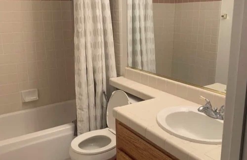Nut Tree Casa | Spacious 5-bedroom house in fabulous Vacaville with AC