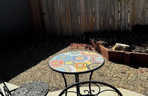 Yosemite Forks Apartamento | Cozy studio in tranquil Oakhurst with Kitchenette, secluded patio, AC, WiFi