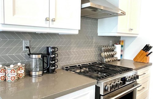 Georgina Casa | Luxury 6BR Ontario Farm Home – Family-Friendly