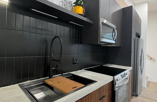 Pilsen Apartamento | Modern & Chic Retreat: 2-bedroom apt. in an ideal location in Chicago