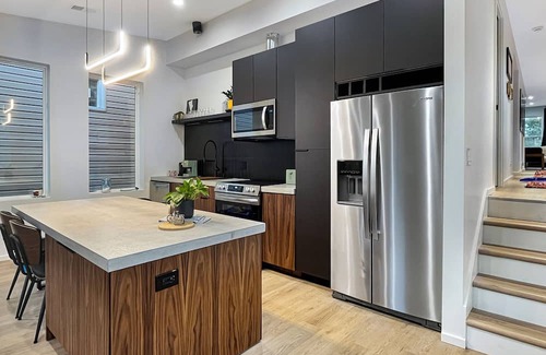 Pilsen Apartamento | Modern & Chic Retreat: 2-bedroom apt. in an ideal location in Chicago