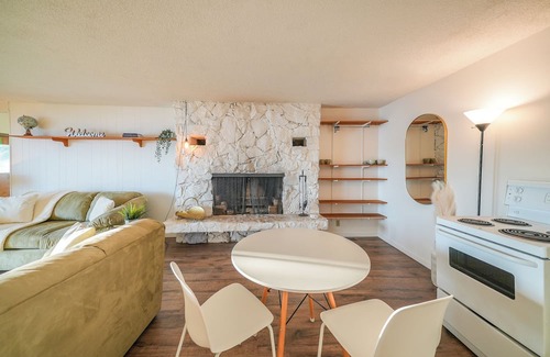 District of North Vancouver Cabina | The Beachfront Cabin at Belcarra