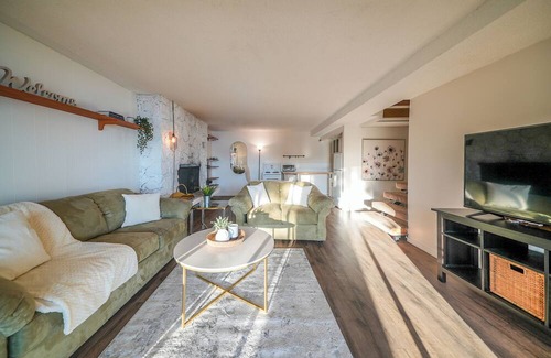 District of North Vancouver Cabina | The Beachfront Cabin at Belcarra