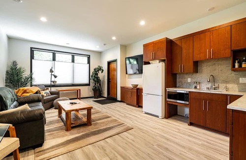 Okauchee Lake Casa | Okauchee Fairway: 4 BD | 4 BA