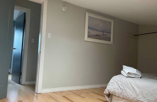 North Okanagan Cabina | The Mansard suite two-bedroom plus den