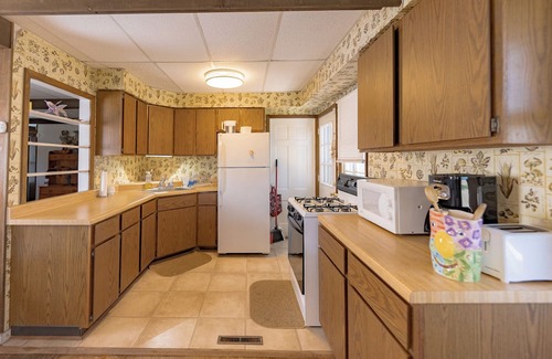 Michigan City Apartamento | Lakeside with Beach in Backyard - New Listing