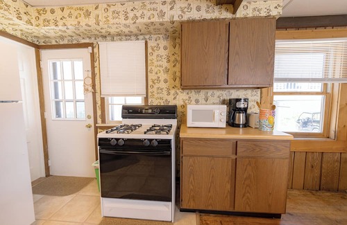 Michigan City Apartamento | Lakeside with Beach in Backyard - New Listing