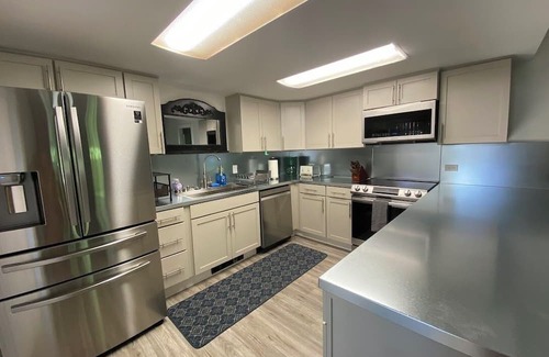 Hailey Casa | Newly renovated downtown 2 bedroom duplex- walk to everything in Hailey