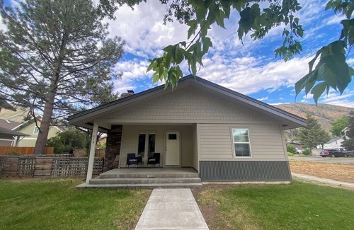 Hailey Casa | Newly renovated downtown 2 bedroom duplex- walk to everything in Hailey