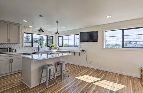 West End Casa | 'Ruston Retreat' - Mod Home w/Rooftop Deck!