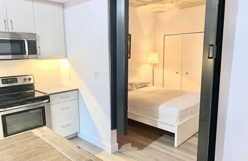 Cite Multimedia Apartamento | Pretty studio in Old Port Montreal with charming decor and a fantastic location.
