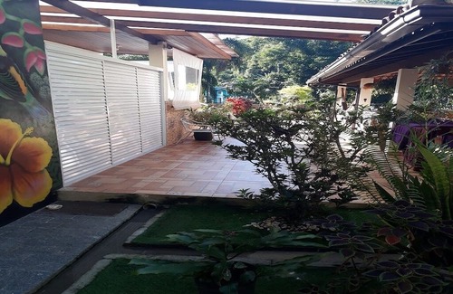 Ubatuba Condominio | Enjoy nature in this cozy suite: air conditioning, Wi-Fi, TV, barbecue.manual