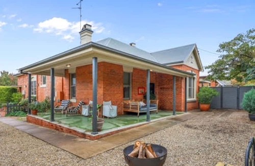 East Tamworth Casa | Charming 4-Bedroom Property with Pool in Tamworth