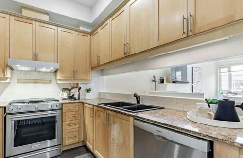 Midtown Toronto Condominio | Corporate living at the crossroads of the Annex and Yorkville (long term rental)
