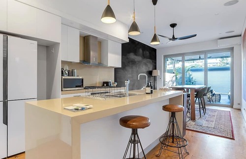 Redfern Apartamento | Prime Location Retreat with Private Garage Parking