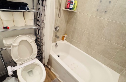 Clear Lake Casa | Comfy room near lake with shared amenities