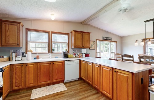 Stemley Casa | Lakefront dog friendly retreat w/boat ramp & dock