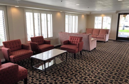 Lompoc Apartamento | Hotel Suite in Lompoc with Kitchenette, Pool and Complimentary Breakfast