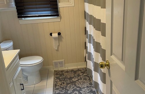 Trumbull Casa | Beautiful New England. Quaint and spacious home. Close to over 5 University.