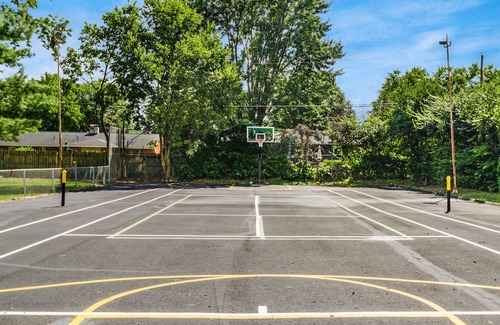 Northwest Columbus Apartamento | Hancock - Near OSU Riverside w Tennis Court & Swimming Pool