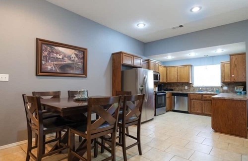 Fort Smith Casa | Spacious 4 Bedroom Home Minutes from Interstate.