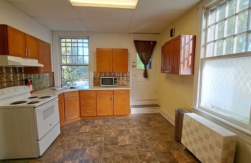 Scranton Casa | Spacious 5-bedroom Historic Home blending Charm with Modern