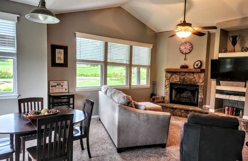 Camdenton Cabaña | Charming 1-bedroom Cottage overlooking the #16 Fairway and stocked fishing pond!