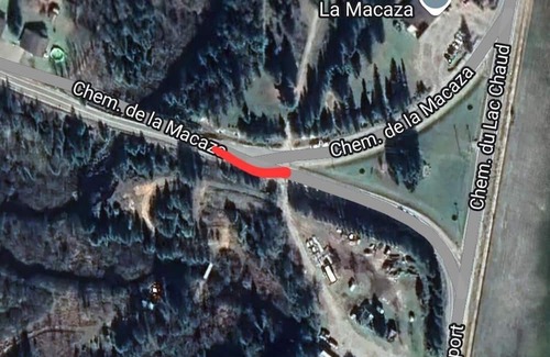 La Macaza Apartamento | Low cost apartment with river and hot-tub