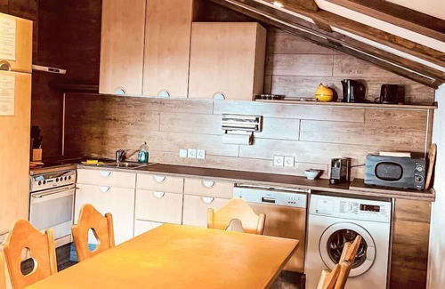 Steinberg am Rofan Apartamento | Cosy apartment for 20 guests with WIFI, patio, pets allowed and parking
