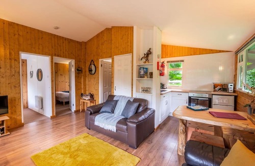 Bunloit Casa | Beautiful private villa for 4 guests with WIFI, TV, patio, pets allowed and parking
