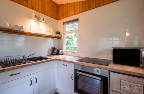 Bunloit Casa | Beautiful private villa for 4 guests with WIFI, TV, patio, pets allowed and parking