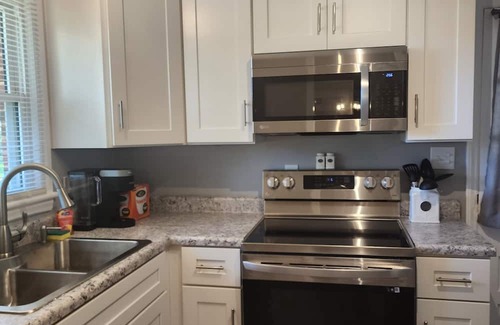 Roanoke Casa | Charming 3-bedroom house with AC, WiFi in lovely Roanoke Pets allowed