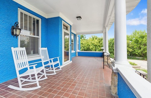 Dubuque Casa | Spacious 7-bedroom house- unique history, modern comforts and incredible views