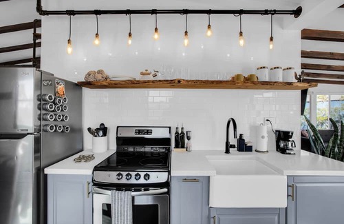 Joshua Tree Cabina | The Moon Cabin, A Rustic & Romantic Weekend Escape + Fireplace