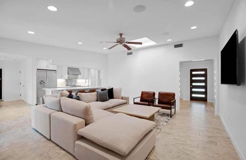 Mesa Oaks Casa | Domain Deluxe-Spacious 5bd Modern Retreat, Hot Tub