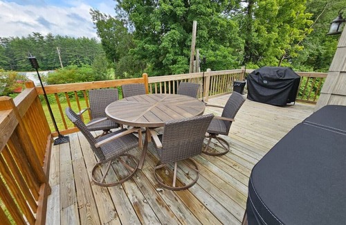 Tamworth Casa | NEW! Relax&Play: HotTub/FirePit/Game Room Paradise