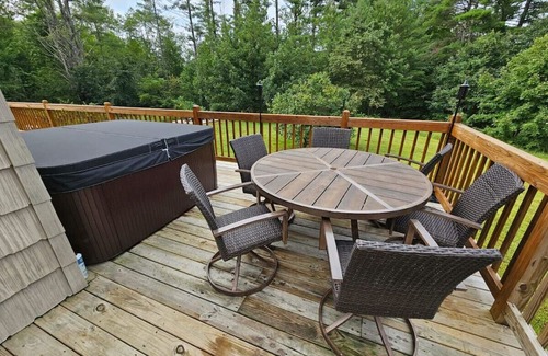 Tamworth Casa | NEW! Relax&Play: HotTub/FirePit/Game Room Paradise