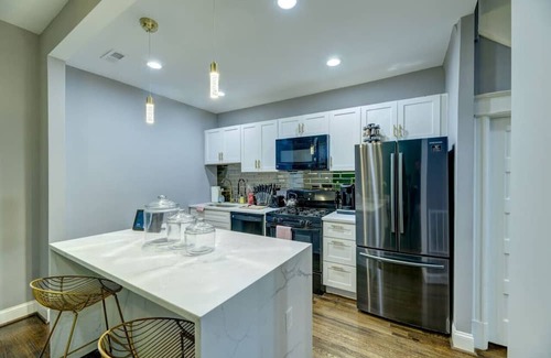 Fairlawn Casa | Emerald Escape Hilltop Home