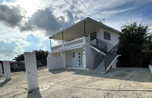 Celada Apartamento | Tropical 2BR Apt +Priv Bath and Parking in Gurabo