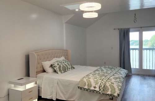 Pembroke Casa | Dream Lake House View Getaway