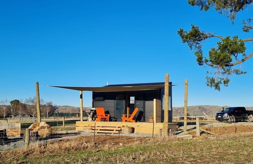 Coal Stream Cabina | Luxury camping/tiny house experience, 5 minutes from Fairlie township