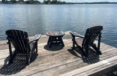 Summerfield Casa | Charming 2-bedroom lakefront house in Summerfield with WiFi and AC