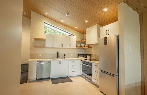 Ucluelet Cabina | NEW Calmwater 1: New Built Waterfront Cabin in Ucluelet