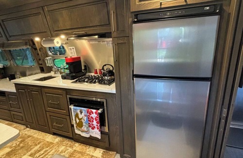 Shokan Casa | Cozy Airstream with WiFi and AC in peaceful Shokan