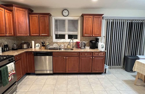Palisades Park Casa | Cozy & Private Room - 20 Mins to Manhattan Heart. Not Entire Home.