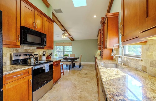 Lochmoor Waterway Estates Casa | Cozy & Boutique! Heated Pool, Games and more! Perfect Family Friendly Escape!