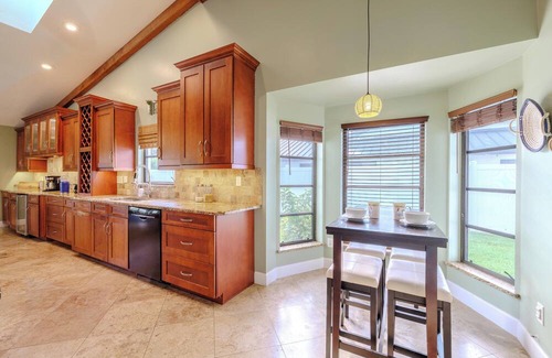 Lochmoor Waterway Estates Casa | Cozy & Boutique! Heated Pool, Games and more! Perfect Family Friendly Escape!